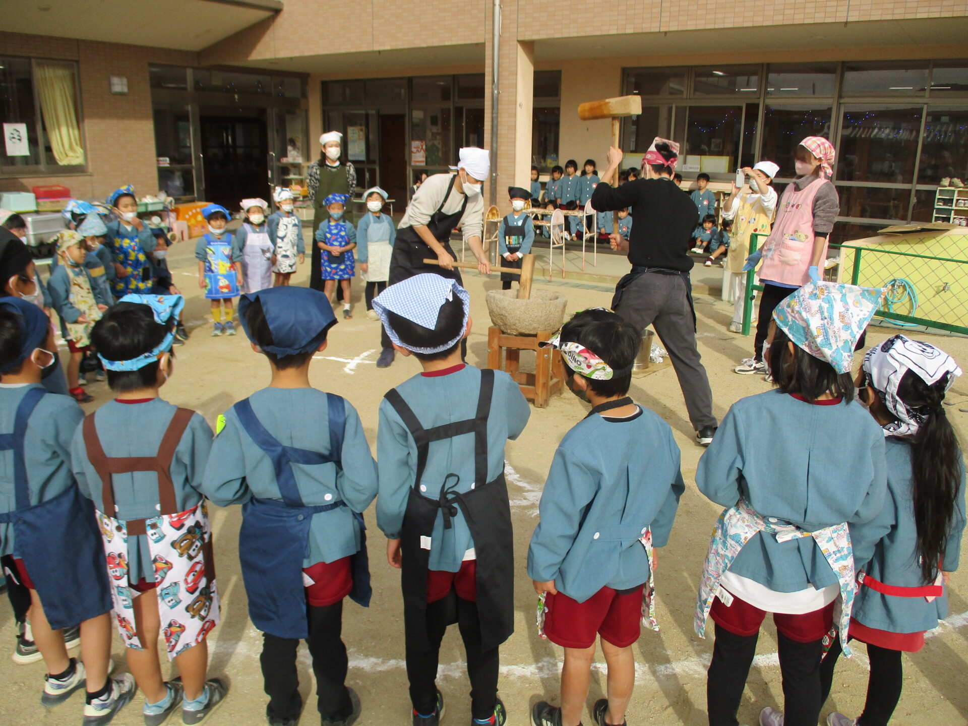 もちつきをしたよ🍚（さくら・きく・ゆりぐみ） 画像